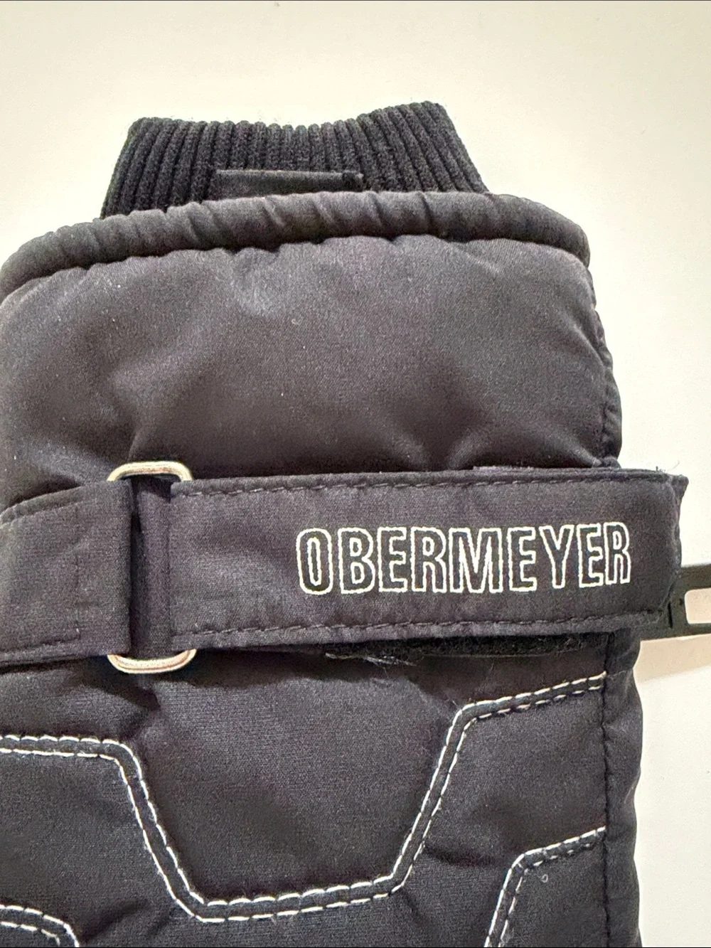 Obermeyer Women's Black Quilted Insulated Ski Gloves Wrist Straps Size L GoreTex